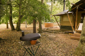 The Bushel - Luxury safari tent sleeping 4 with hot tub in rural Suffolk